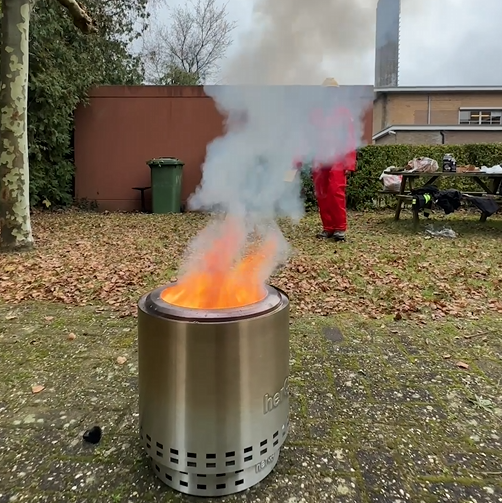 Hoe voorkom je dat een vuurkorf rookt?