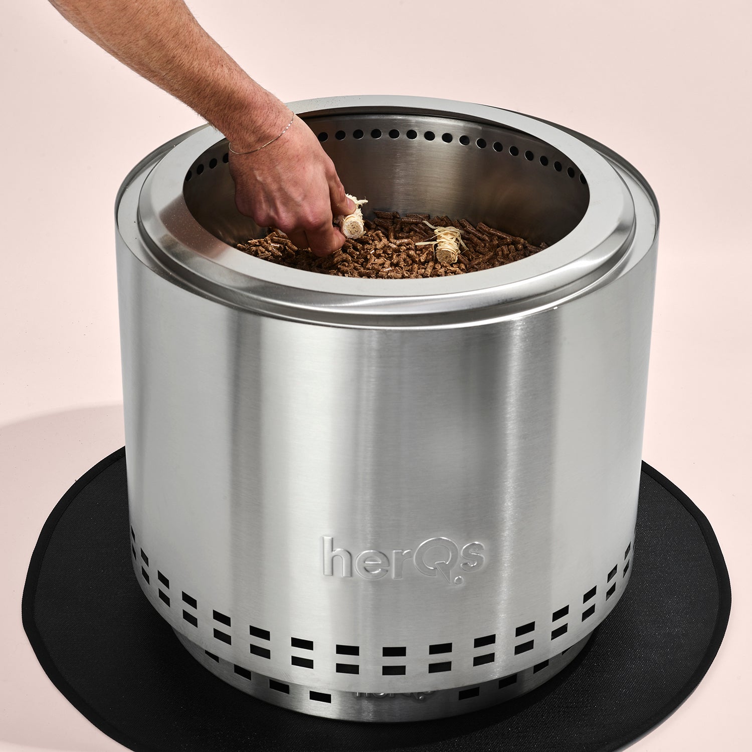herQs Smokeless FirePit Chief + Igniters